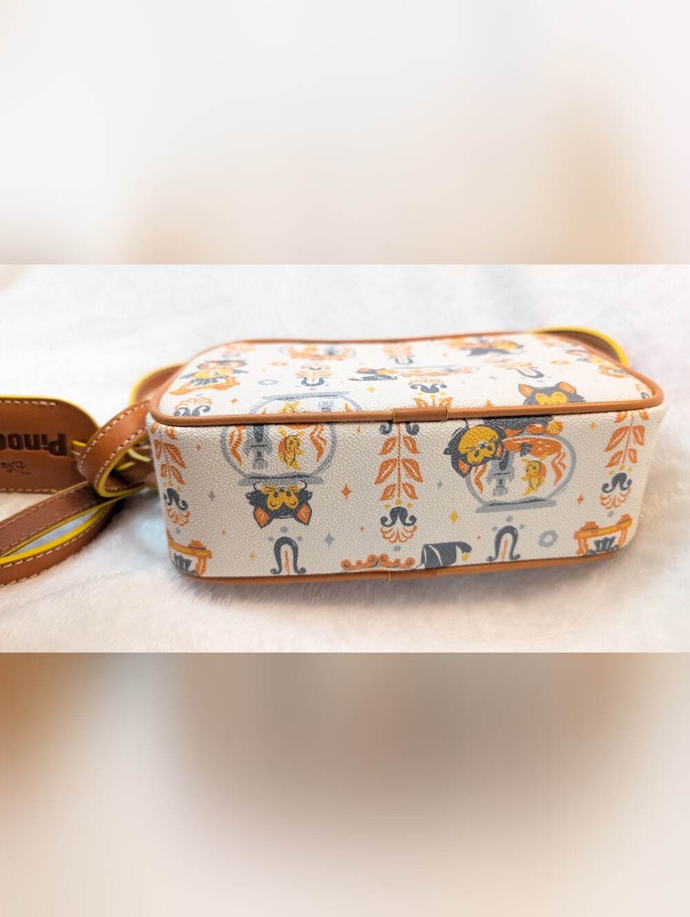 Dooney and Bourke Disney Pinocchio Figaro and Cleo Crossbody Camera Bag NWOT - Picture 10 of 11